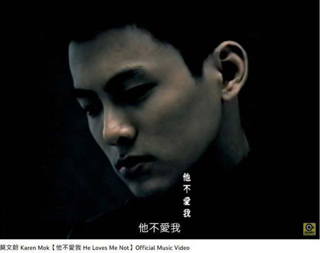 薛纪纲因长相帅气，大学时期就已经拍过不少MV，算得上是校园风云人物。（图／取自滚石唱片莫文蔚〈他不爱我〉YT）