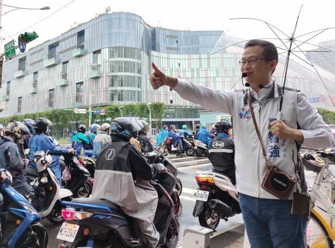 積極爭取國民黨立委提名的台北市前議員羅智強，近日街講拚初選。（圖／翻攝自羅智強臉書）