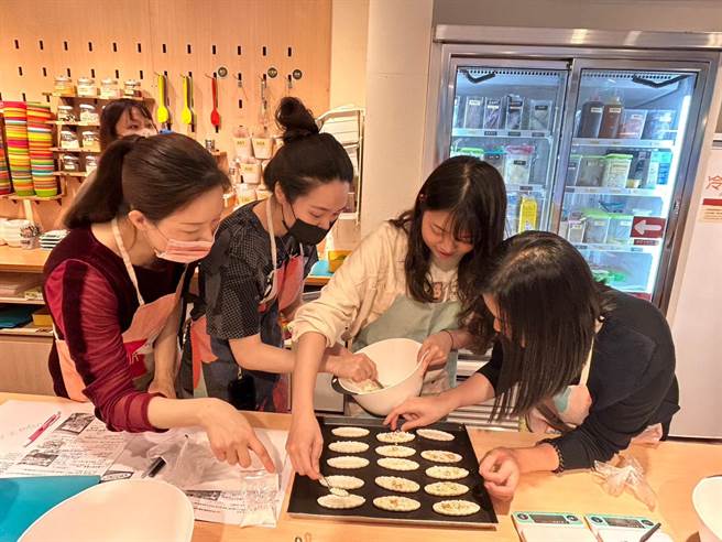 结合产业趋势潮流与专业技能，新北市青年局创立「新北有课UKO」课程品牌，协助青年发现个人特质与兴趣及早规画职涯。（新北市青年局提供）