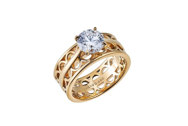 纽约珠宝设计师 Ilaria Lanzoni为未来钻石设计「爱在右岸」钻戒，(JOY COLORi提供)