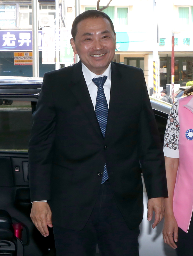 新北市长侯友宜（见图）2日出席新北市议会第4届第1次定期会议，并在会前接受访问。（赵双杰摄）