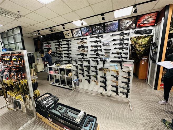 汐止分局稽查轄內3家模型槍業者。（警方提供）