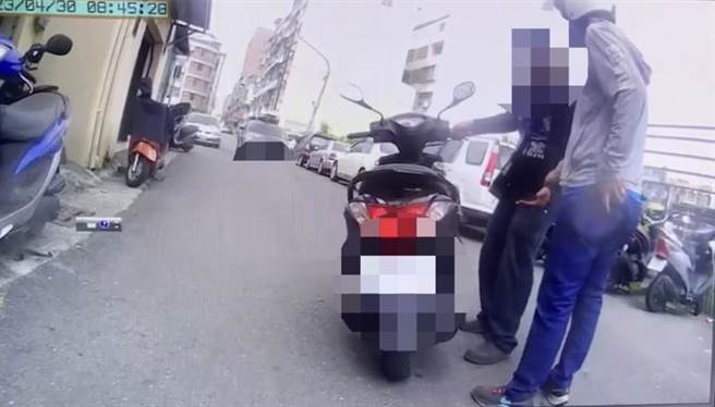 警方于松金街一带发现郭姓男子。（翻摄照片／高雄洪靖宜传真）