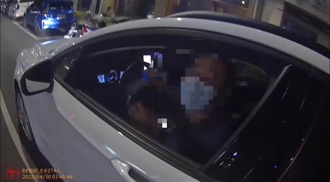 赖姓男子因违规自曝通缉犯身分。（翻摄照片／崔正纲高雄传真）