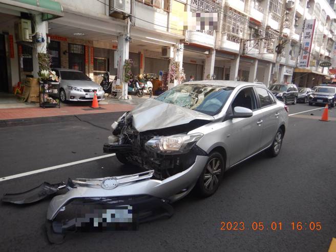 林姓毒虫赶毒趴，在益民路安亲班门口狠撞双载师生，造成女老师不治学生骨折。(戴志扬翻摄)