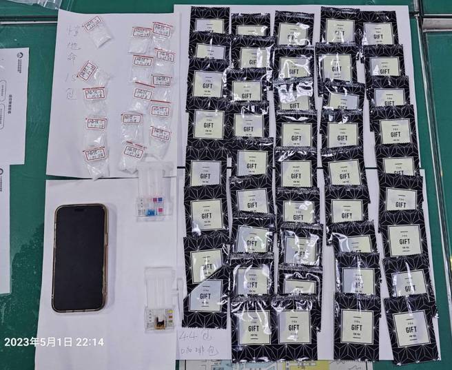 警方在林姓毒虫车上搜出大量毒咖啡包。(戴志扬翻摄)