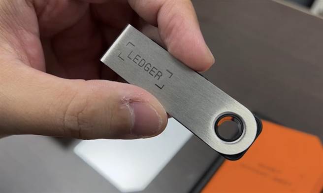 行政執行署台南分署法拍存在冷錢包中的3萬1355顆泰達幣。（洪榮志攝）