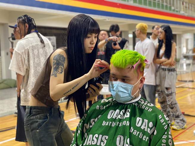第二届 Barber's master competition 男士理髮大师对决，今天在彰化市建国科技大学登场。（孙英哲摄）