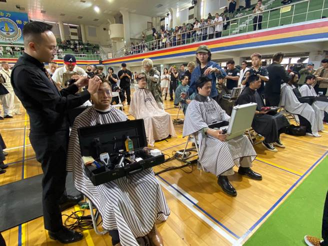 第二届 Barber's master competition 男士理髮大师对决，今天在彰化市建国科技大学登场。（孙英哲摄）