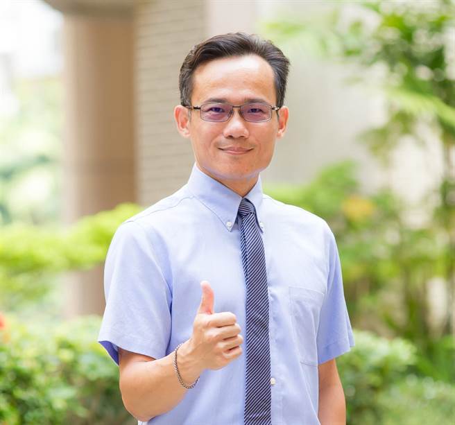 台中一中「烯环钠」事件延烧，校长林隆谚2日公开道歉表示，愿意承担所有责任、接受惩处。（翻摄台中一中学校网站）