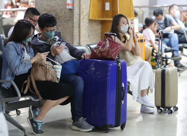 指挥中心才解编 新冠疫情升温 中重症日增114例。 （图／示意图，记者季志翔摄影）