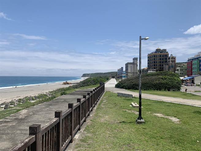 七星潭海景无敌，县府计划兴建旅服中心，服务游客。（王志伟摄）