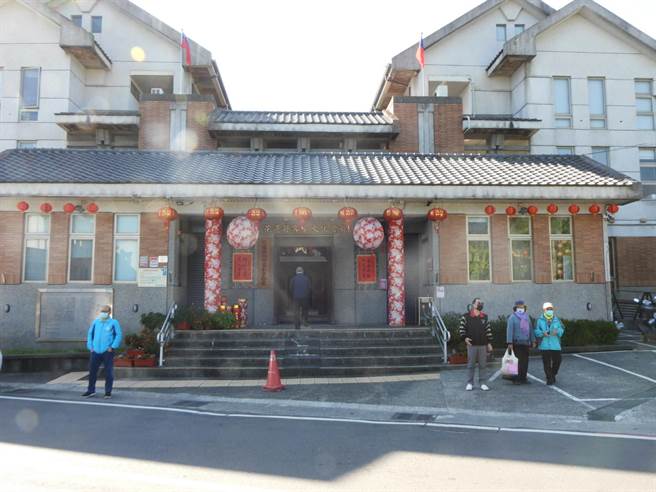 花莲县政府透过「沉浸式客语教学计画」营造校园讲客语氛围，激发学童学习动机，今年参与计画的两所学校在客语教学均有显着进步，因此明年预计再增2校名额，向下扎根让客家文化持续流传。（罗亦晽摄）