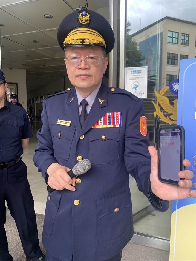 张树德展示巡签成功的结果。（徐佑升摄）