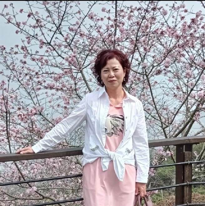 劉愛芝以寄養媽媽身分獲頒模範母親。(屏縣府提供)