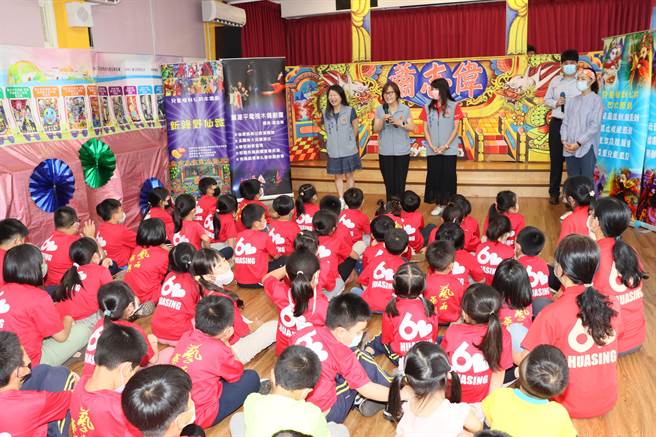 首场在大湖乡华兴国小登场。（苗栗县政府提供／李京升苗栗传真）