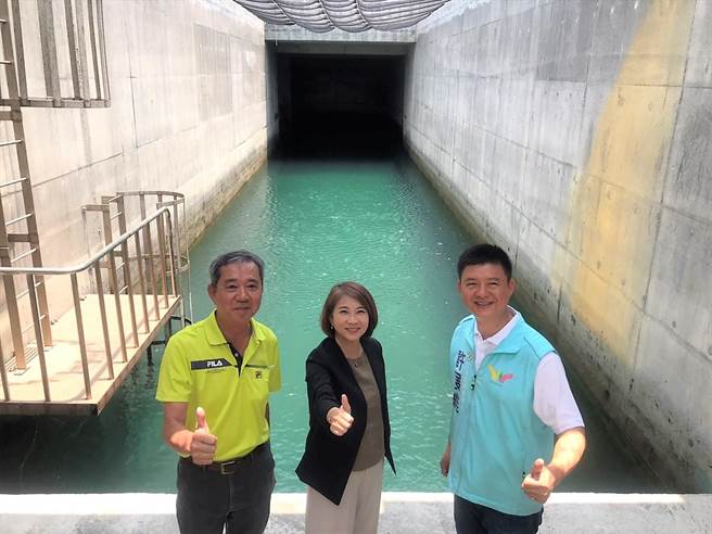 屏东县长周春米2日在塭丰供水站办事处启用典礼指出，县府将打造「3区联合供水站」供应下埔头、大庄、东海等枋寮乡一带的养殖渔业生产区海水使用。（谢佳潾摄）