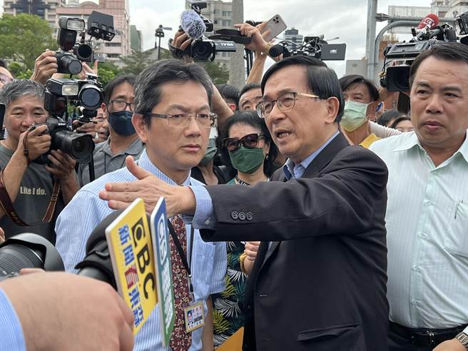 前总统向总统请命 扁：废掉褫夺公权。曾薏苹摄