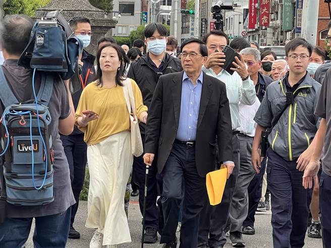 前总统向总统请命 扁：废掉褫夺公权。曾薏苹摄