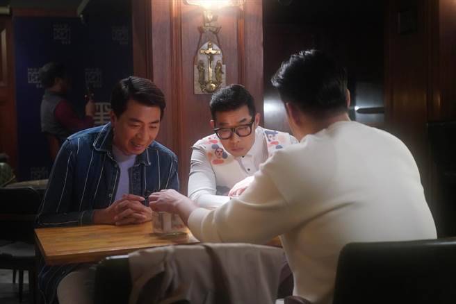 梁赫群、马力欧共组「阿达私房菜」，在戏中寻求张天霖的赞助。（华视提供）