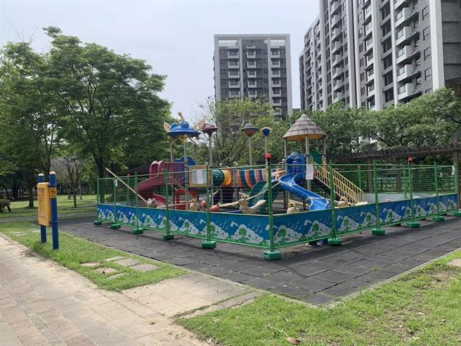 桃园市政府透过统筹分配税款，全额补助杨梅区公所5614万元，优先改善杨梅10处公园儿童游戏场，预计年底完工。（蔡明亘摄）