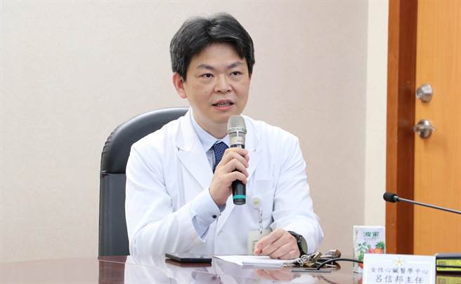 女性心臟医学中心主任吕信邦说明，男女性心血管疾病患者在症状、诊断和预后方面存在明显差异。（北荣提供）