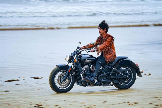 黄品源推出新曲〈伤停时间〉，用心拍摄MV被封为冒险王。（金立海娱乐提供）