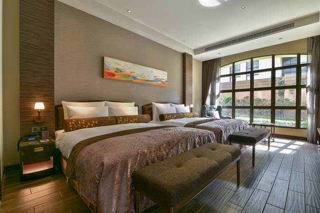 「铁粉回馈」活动，两年内会员本人不限房型入住四晚，即可获赠价值64