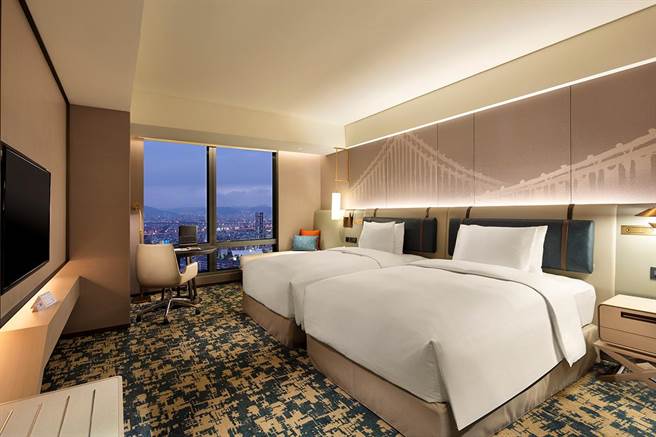 「铁粉回馈」活动提供多种房型与人数让旅客选择，照片为亲子温馨家庭房。（天成饭店集团提供）