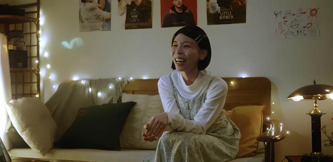 钟绮推出新歌〈你无孤单〉MV。（胤乐音乐提供）