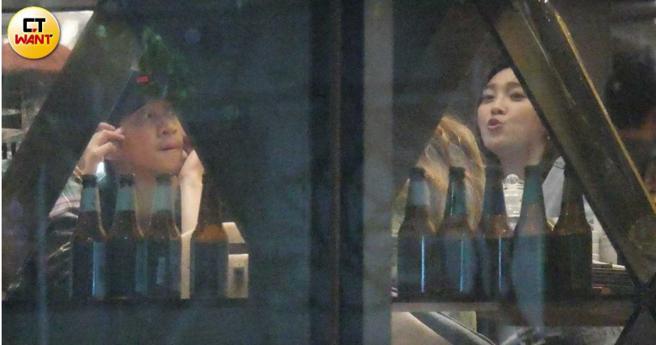 张文绮与陈汉典聊天时的表情十分丰富，感觉综艺魂上身。（图／本刊摄影组）