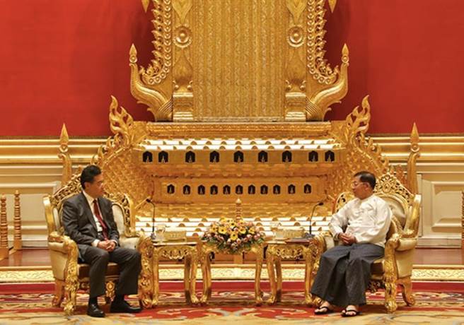 秦刚访缅甸晤敏昂莱，冀缅甸局势稳定实现和解。（中国外交部官网）