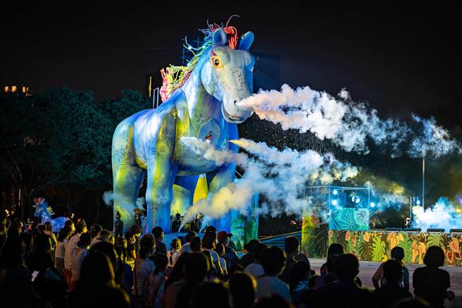 纸风车剧团客家亲子剧《雨马》歌曲永久授权客委会使用，并开放下载，共同推广客家语。（纸风车剧团提供）