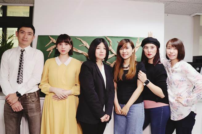 妇幼队员警模仿「黑暗荣耀」演员造型参演宣导短片。（新北市妇幼警察队提供）