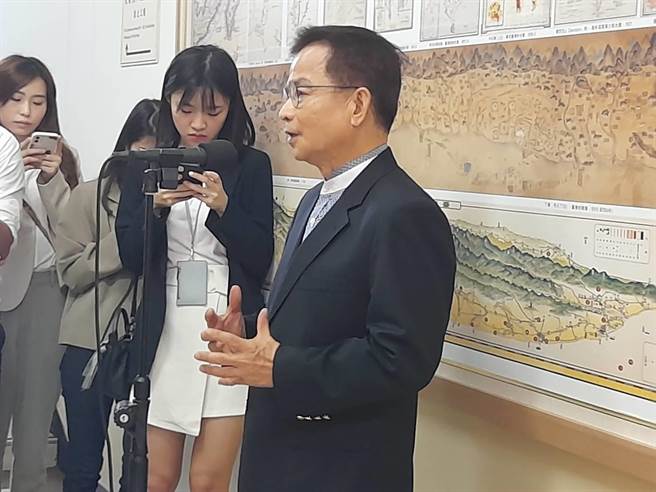 国民党立委赖士葆表示，对于什么情况是「急迫」，就是空白授权，内部细则要订好，否则武器都是一刀两刃，可能有很多副作用。（游念育摄）