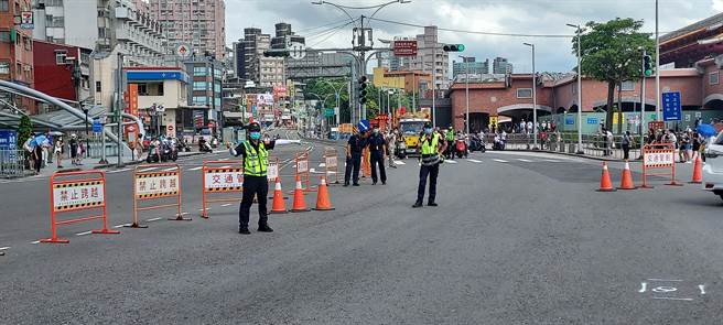 适逢疫情正式解封，淡水福佑宫庙方将于6日扩大举办「112年淡水妈祖祈安遶境」宗教盛会，当日淡水警方将实施部分路段交通管制及加强疏导措施。(黄敬文翻摄)