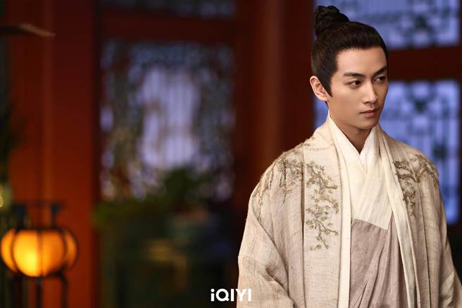 陈晓饰演浊世翩翩佳公子云襄。（爱奇艺国际站提供）