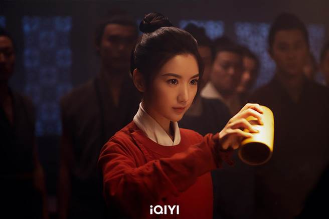 毛晓彤饰演劲飒女侠舒亚男。（爱奇艺国际站提供）