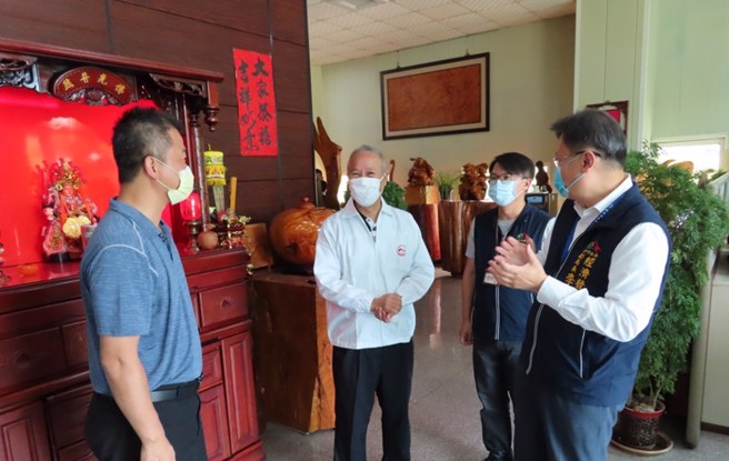 经发局副局长李逸安率消防局、都发局、环保局及食安处等相关局处办理食品工厂专案联合稽查（图/ 台中市政府经济发展局提供）