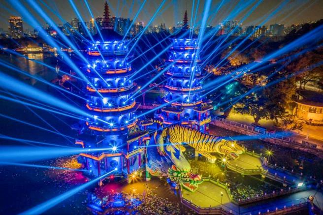 2023莲潭灯会荣获美国谬思设计奖(MUSE Design Awards)及美国TITAN景观设计奖。(高雄市观光局提供)