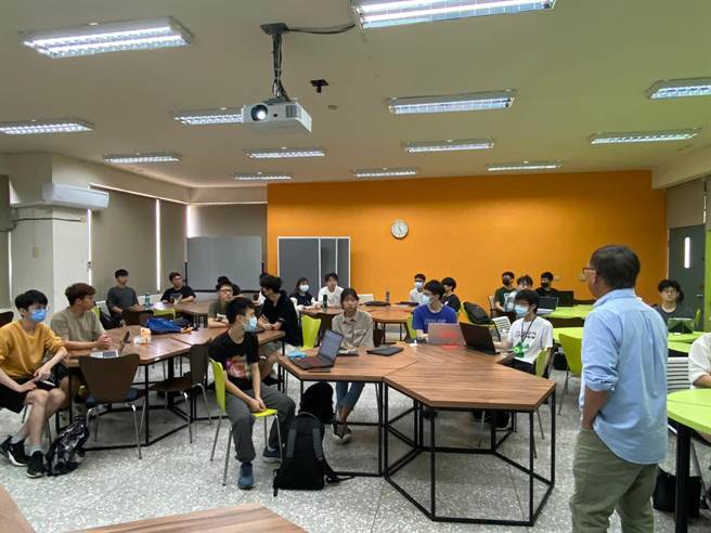阳明交通大学的通识课「循环经济」打破以往形式，採小组体验的沈浸学习，将数位学习科技结合实境体验。（阳明交大提供／王惠慧新竹传真）