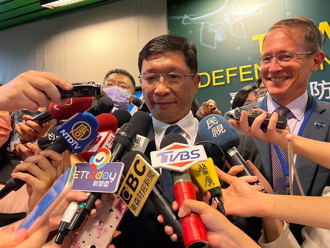 台湾无人机大厂经纬航太董事长罗正方受访时表示，希望台湾能和国际大厂，以联合开发或是生产线移台等方式合作。（李奇叡摄）