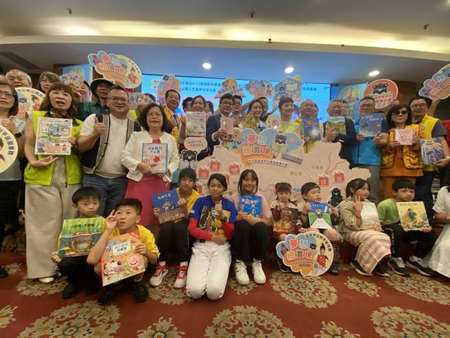 台湾大和志工社会关怀协会发起「梦想绘实现10000本绘本募集计画」，金钟奖主持人LuLu黄路梓茵亲自现身代言，她呼吁大家一起支持这项有意义的计画。（冯惠宜摄）