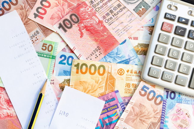 美国有线电视新闻网（CNN）报导，香港特区政府5月1日宣布，即日起法定最低工资水准由每小时37.5港元微调至每小时40港元（约新台币157元），引发各界不满。(示意图/shutterstock)