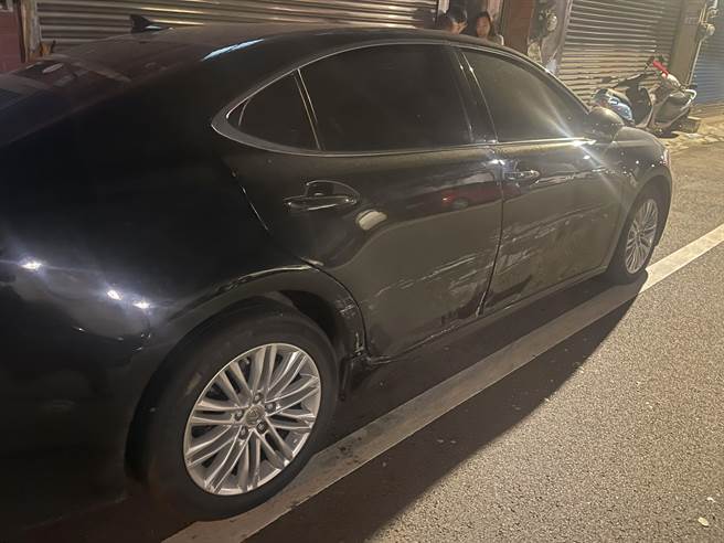 桃园男车停家门外遭撞，怒PO文悬赏要抓肇事者。(翻摄照片／吕筱蝉桃园传真)