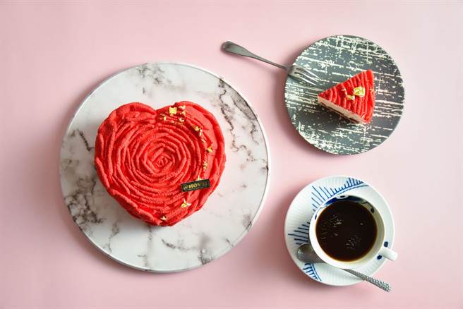 高雄福华母亲节蛋糕玫瑰馨。（柯宗纬翻摄）