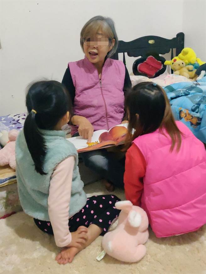 北市社会局拟修法将寄养家庭父母年龄从限制30岁至65岁，往下修订为25岁，往上取消65岁限制，改为年龄无上限。图为寄养家庭示意图。（北市社会局提供／张芷瑜台北传真）