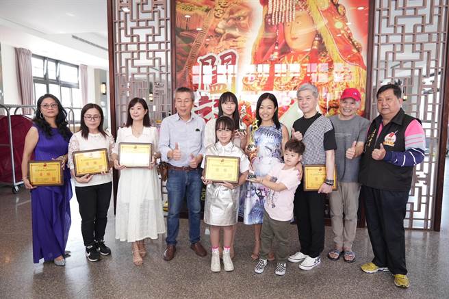 所有得奖者合影留念。（骆调彬提供／李京升苗栗传真）
