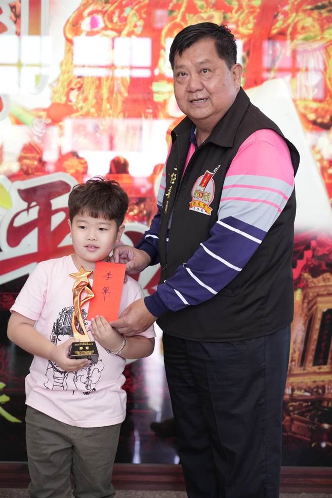 7岁的林佾勋拿下季军。（骆调彬提供／李京升苗栗传真）