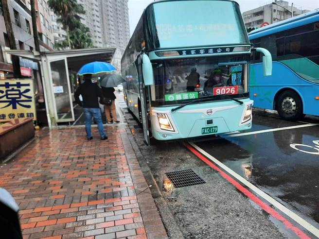台北市区监理所表示，将自5月9日上班尖峰时段起，试办国道客运9026路线分流，希望能够缩短通勤民眾候车及搭车时间。（基隆市政府提供／张志康基隆传真）